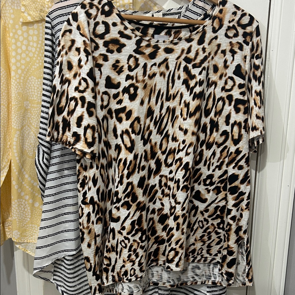 Chico's Leopard Print Short Sleeve Top in Brown and Black size 3 good